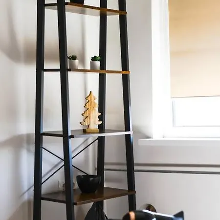 Redbrick Center V Apartment